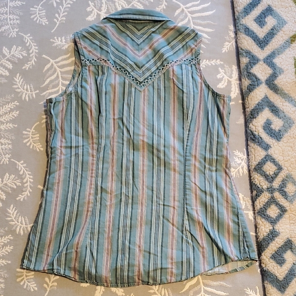 Wrangler Blue and Tan Sleeveless Western Snap Up Top - Picture 4 of 5